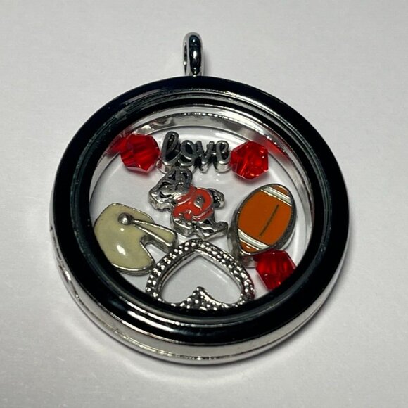 Wisconsin Badgers NCAA Memory Charm Locket w/ 22 IN chain NEW - Picture 1 of 3